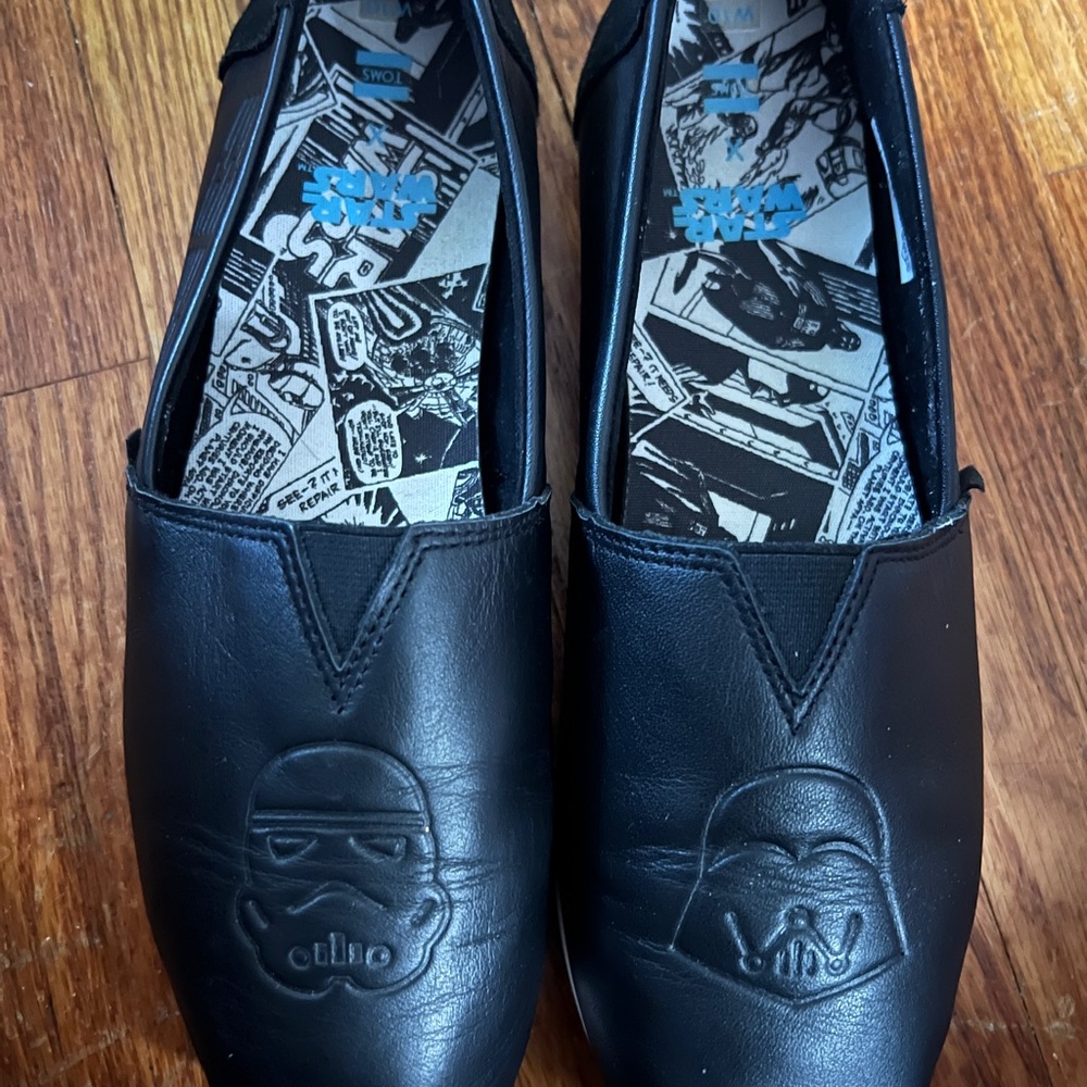 TOMS Women's Star Wars Darth Vader Embossed Leather Alpargata Slip-On - Picture 4 of 6